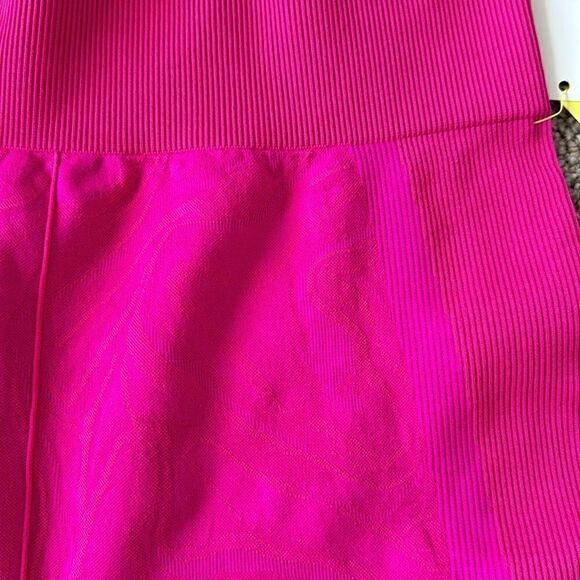 NEW ALL IN MOTION GIRLS WOMENS SEAMLESS BIKE SHORTS - Picture 2 of 4